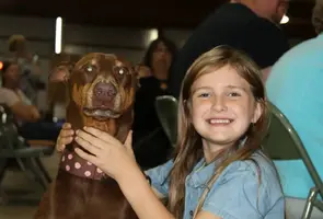 Della posing with little girl silly.webp Della posing with little girl silly.webp